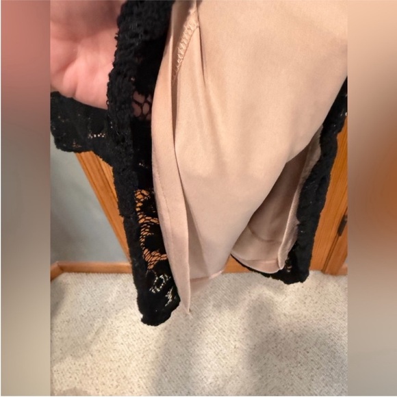 Adrianna Papell textured floral lace flounce dress- size 6 - Picture 8 of 9